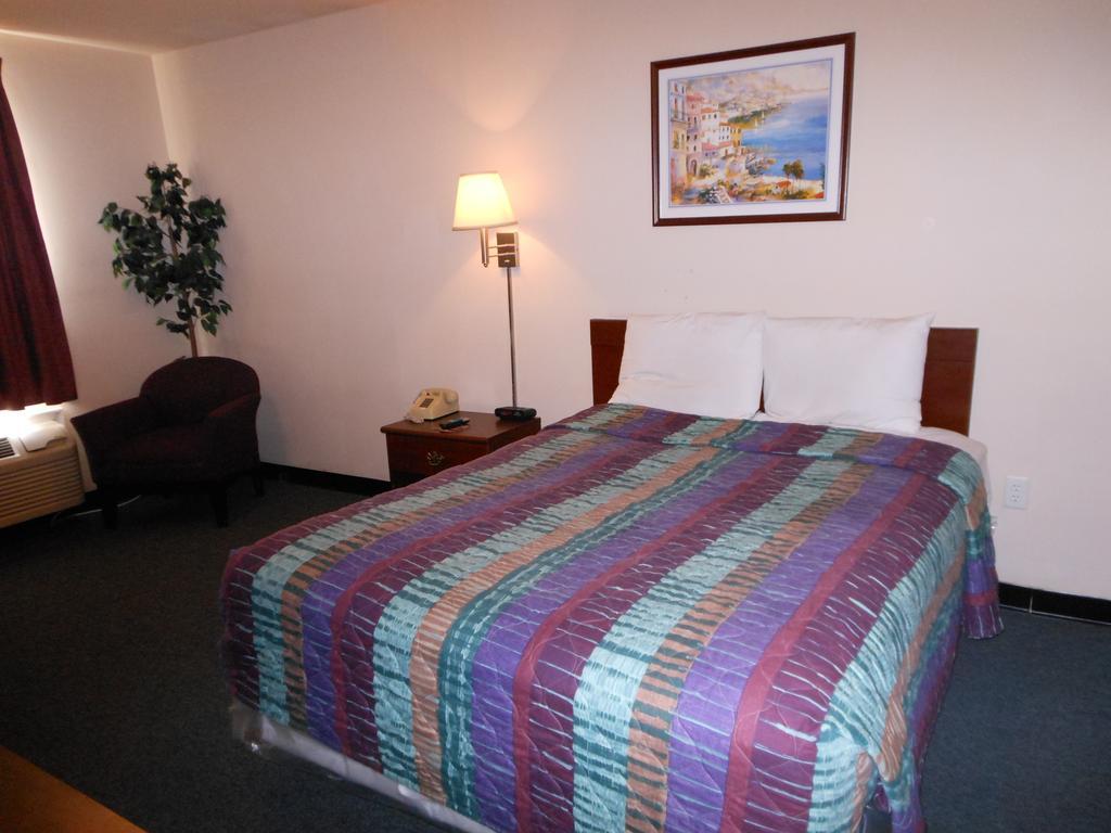 Intown Suites Extended Stay Select Hampton Va Ruang foto