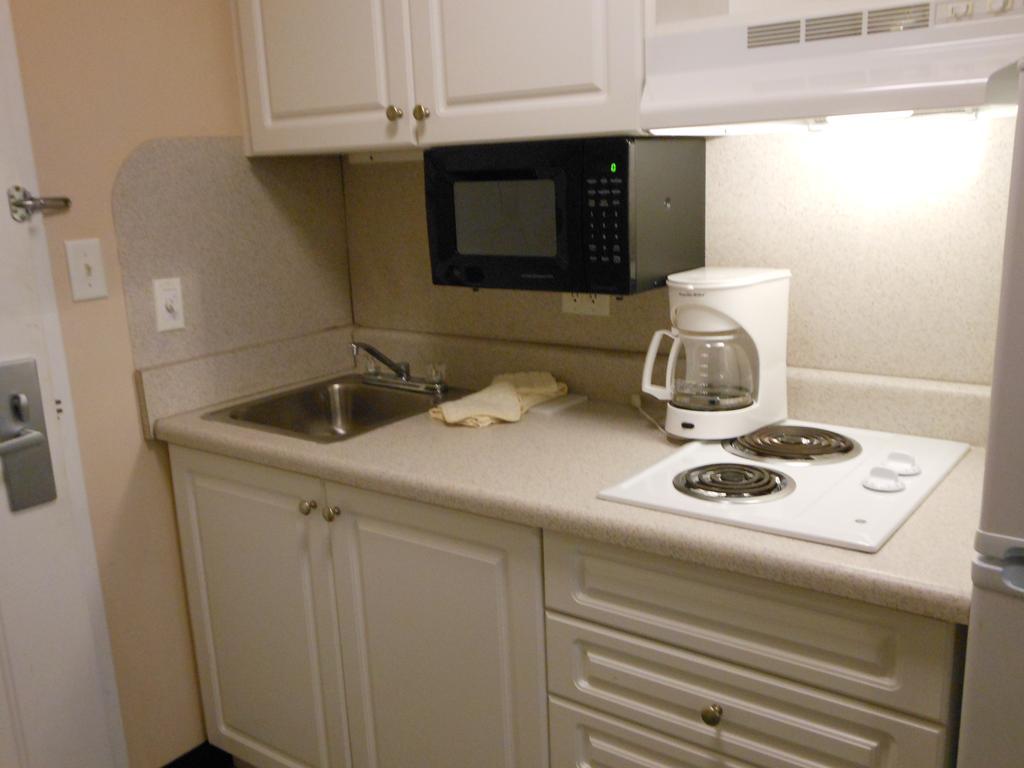 Intown Suites Extended Stay Select Hampton Va Ruang foto