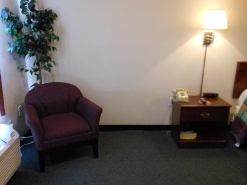 Intown Suites Extended Stay Select Hampton Va Bagian luar foto